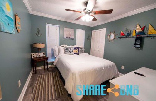 Little Rock House | Convenient Stay Near Hospital with King Bed & Patio