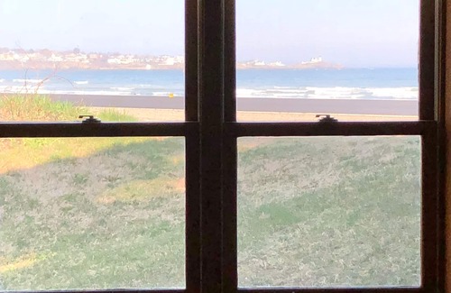 York Beach House | Beachfront Retreat with Ocean View – Sleeps 14 Comfortably