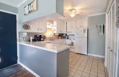 Folly Beach House | Beachfront Bliss: Lighthouse Views and Family Amenities
