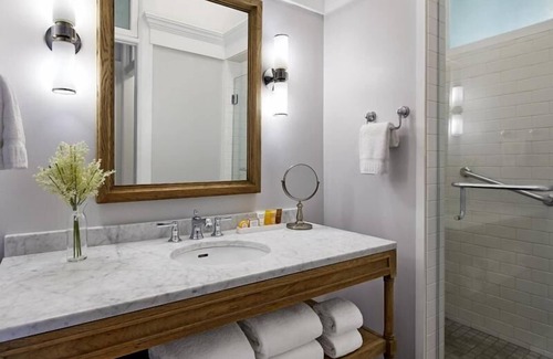 Coronado Hotel | Steps from Island Escape! Enjoy Poolside Bliss Near Coronado