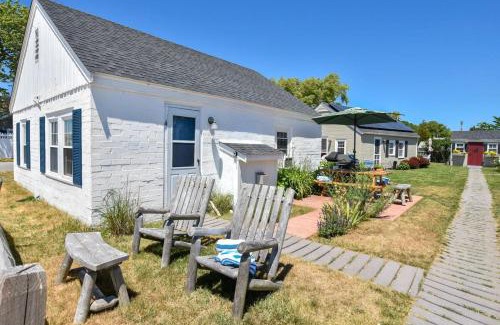 Wellfleet House | Inviting Hotel Steps from Mayo Beach and Downtown Fun