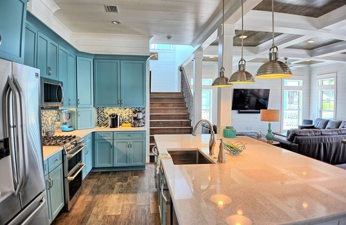 Crystal Shores House | Relaxing King Suites with Private Pool & Ocean View Awaits