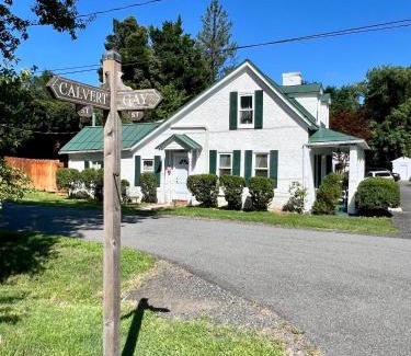 Washington House | Comfortable Stay at Across The INN: 3-Bed Colonial House