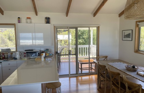 Separation Creek House | Beachside Retreat with Eco-Friendly Family Amenities