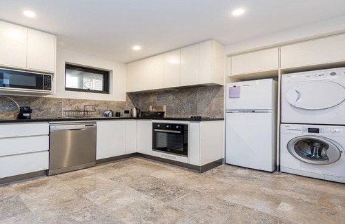 Inverloch House | Beachside Gem with Ocean Views and Family-Friendly Amenities