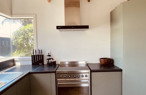 Papamoa Beach House | Beachfront Bliss: Family-Friendly Stay Near Papamoa
