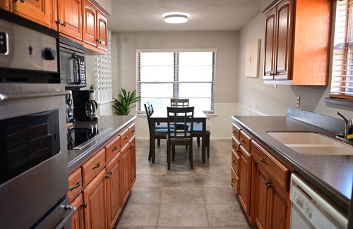 Universal City House | Delightful Ocean View Retreat: Your Next Home Awaits!