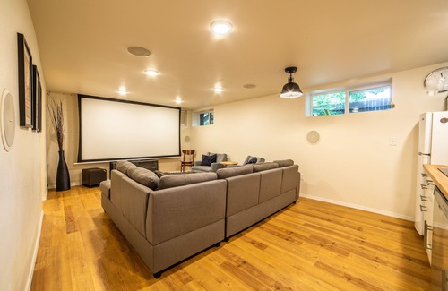University District Apartment | Modern Apartment Near U of M with Spa & Parking Included