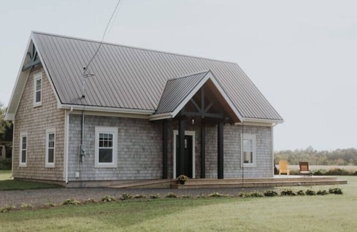 Kings County House | Family-Friendly "Across the Way" 3-Bedroom Country Home