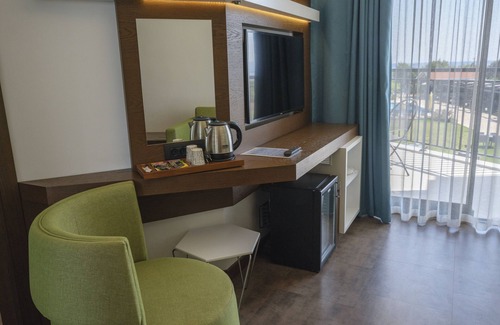 Kızlan Hotel | Inviting Acroter Hotel & Spa with Pool and Ocean Views