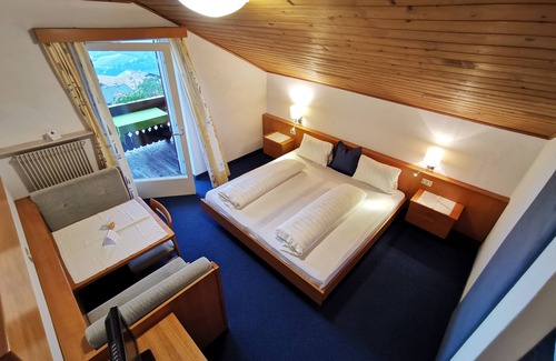 Schenna Bed & Breakfast | Experience Comfort at Garni Prairerhof with Pool & Spa