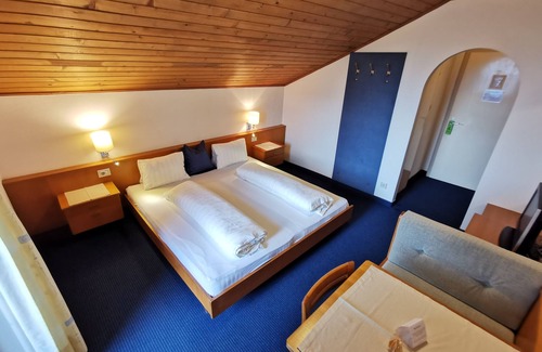 Schenna Bed & Breakfast | Experience Comfort at Garni Prairerhof with Pool & Spa