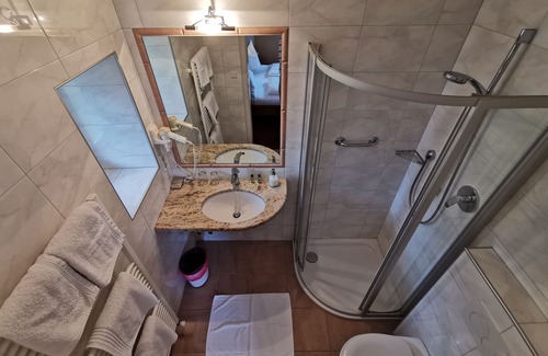 Schenna Bed & Breakfast | Experience Comfort at Garni Prairerhof with Pool & Spa