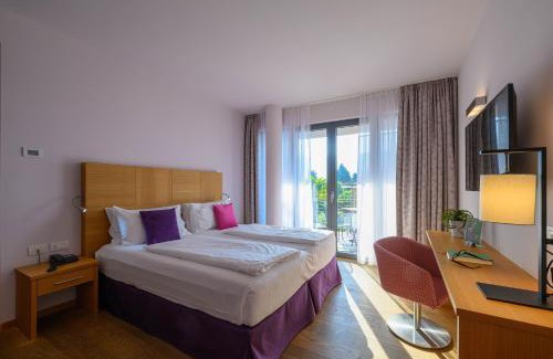Riva del Garda Hotel | Family-Friendly Hotel Gioiosa with Oceanfront Amenities