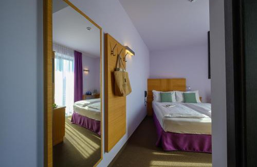 Riva del Garda Hotel | Family-Friendly Hotel Gioiosa with Oceanfront Amenities