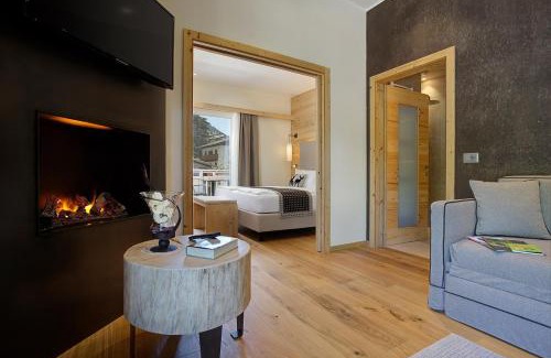 Mezzana Hotel | Inviting Hotel Monte Giner with Oceanfront Spa & Pool