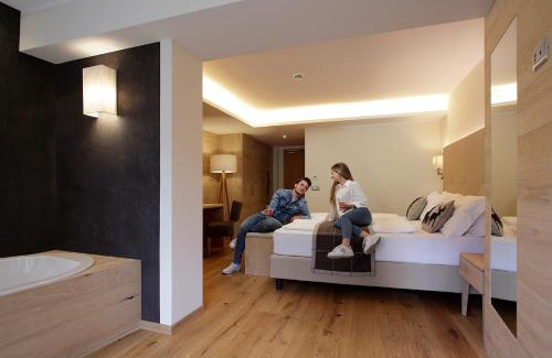 Mezzana Hotel | Inviting Hotel Monte Giner with Oceanfront Spa & Pool