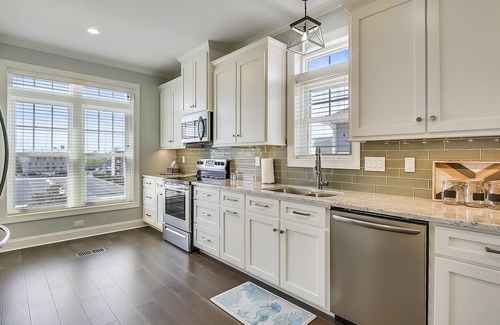 Fenwick Island Condo | Ideal Location with Linens & Daily Activities Included!
