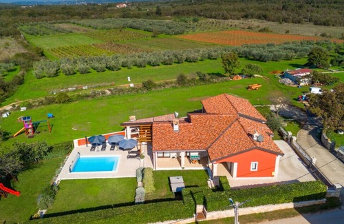 Gamboci Villa | Experience Marula Villa: Outdoor Pool & Family-Friendly Fun