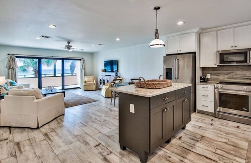 Holiday Isle House | Zen Retreat: Private Beach, Full-View Balcony & Pool Access