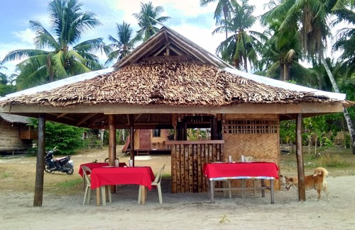 Mimaropa House | Beachfront Acuario Inn: Cozy Rooms with Ocean Views