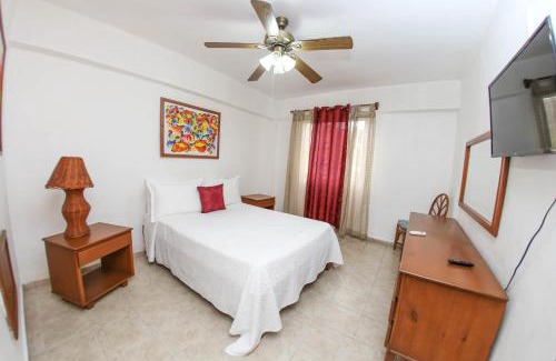 Ensanche Isabelita Hotel | Discover Acuarium Suite Resort with Oceanfront Amenities