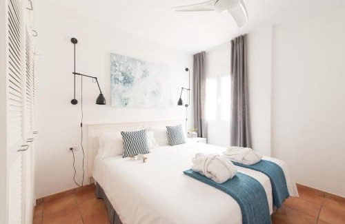 La Mancha Apartment | Modern AD Alberto Dorner: Oceanfront Stay with Breakfast