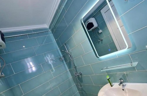 Kumasi Apartment | Explore AD Courts: Family-Friendly Retreat with Pool & Breakfast