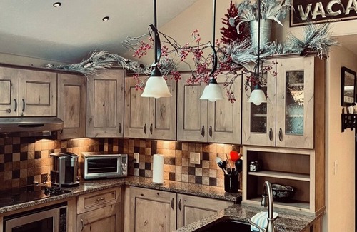 Salida Cabin | Top-Rated ADA Compliant Log Cabin with Garden & Ocean View