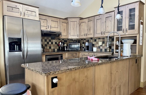 Salida Cabin | Top-Rated ADA Compliant Log Cabin with Garden & Ocean View