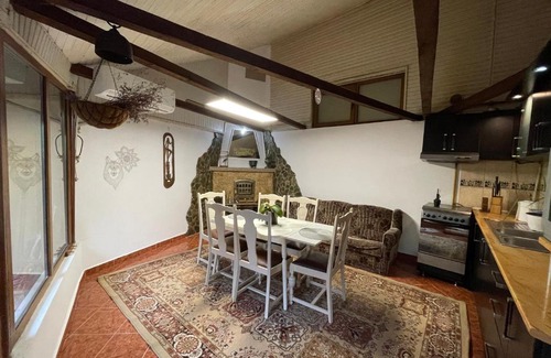 Craiova House | Pet-Friendly Ada-Ini House: Family-Approved Stay at 9/10