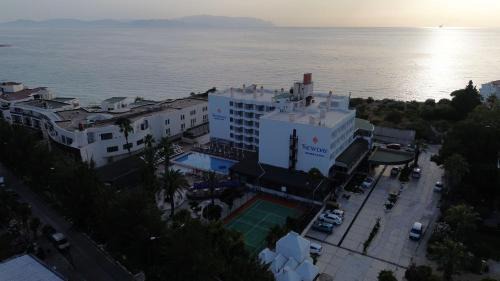Kadnlar Denizi Mahallesi Hotel | Discover Ada Newday Resort Hotel: Oceanfront Bliss Awaits