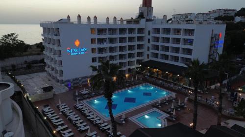 Kadnlar Denizi Mahallesi Hotel | Discover Ada Newday Resort Hotel: Oceanfront Bliss Awaits