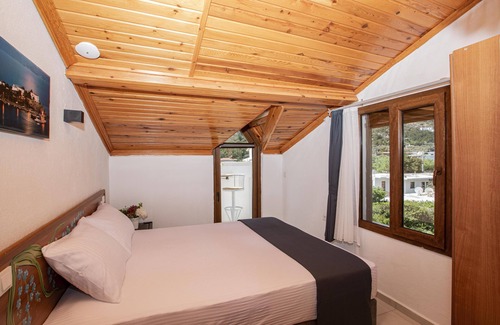 Ovabuku House | Discover Ada Pansiyon Datca: Family-Friendly Getaway