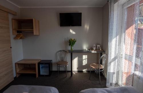 Muszyna Bed & Breakfast | Experience Ada: Pet-Friendly Retreat with Ocean Views