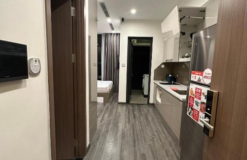 Truc Bach Apartment | Discover ADA Vinhomes Smart City: Pool & Ocean View Escape
