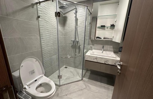 Truc Bach Apartment | Discover ADA Vinhomes Smart City: Pool & Ocean View Escape