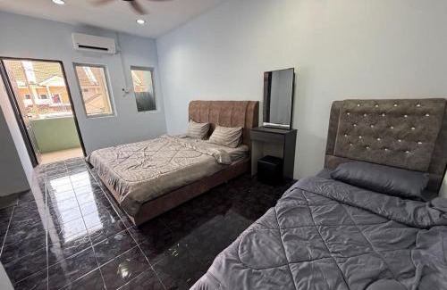 Kampung Kayu Arang House | Adam's Nur Homestay Taman D Razak Wakaf Tapai
