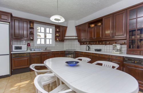 Kastraki Villa | Experience Adam Villa's Family Retreat with Ocean Views