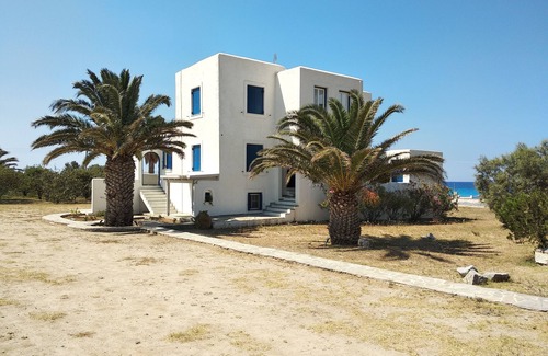 Kastraki Villa | Experience Adam Villa's Family Retreat with Ocean Views