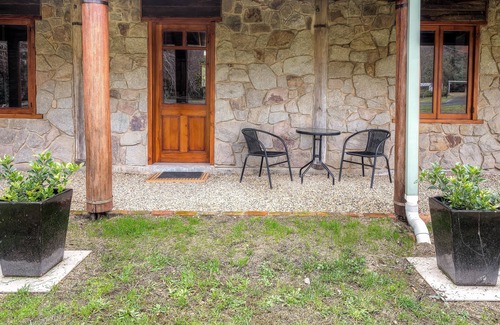 Porepunkah House | Inviting Adamantine Cottage in Scenic Porepunkah