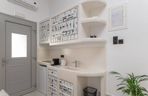 Naxos Town Apartment | Adamas Studios Emerald Room