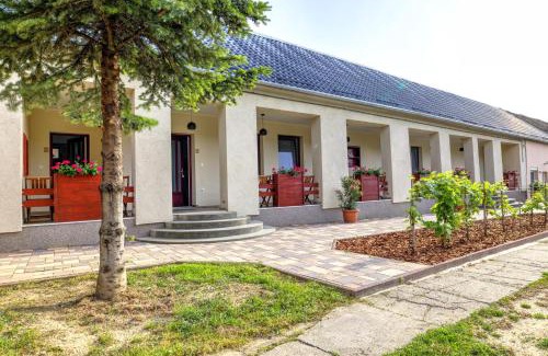Villany Bed & Breakfast | Guest Rated 10/10: Adamkó Borkert Ház with Ocean Views