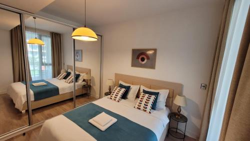 Mamaia-Sat Apartment | Beautiful Adams Apartment with Oceanfront Views & Dining