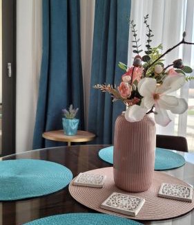 Mamaia-Sat Apartment | Beautiful Adams Apartment with Oceanfront Views & Dining