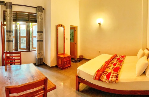 Nallathanniya Hotel | Adams Peak Inn: Family-Friendly Retreat with Breakfast Included