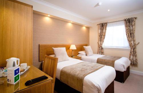 Crossford Hotel | Budget-Friendly Adamson Hotel with Family Amenities