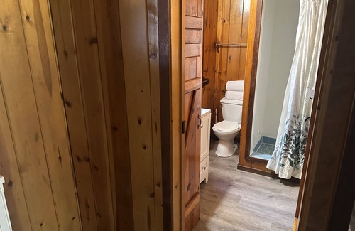 Boulder Creek Cabin | Rustic Cabin Retreat with Family and Pet-Friendly Amenities