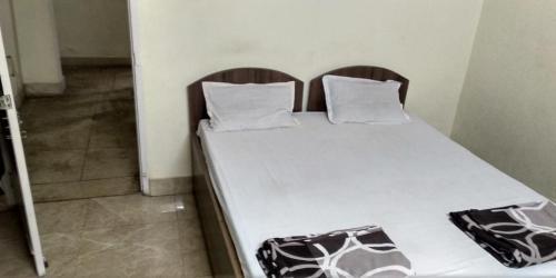 Bistupur House | Budget-Friendly Stay at Adarsh Lodge with Breakfast Inclusive