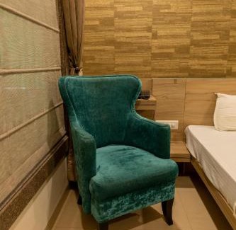 Bhopal Hotel | Budget-Friendly Stay at Adarsh Palace Hotel with Family Amenities